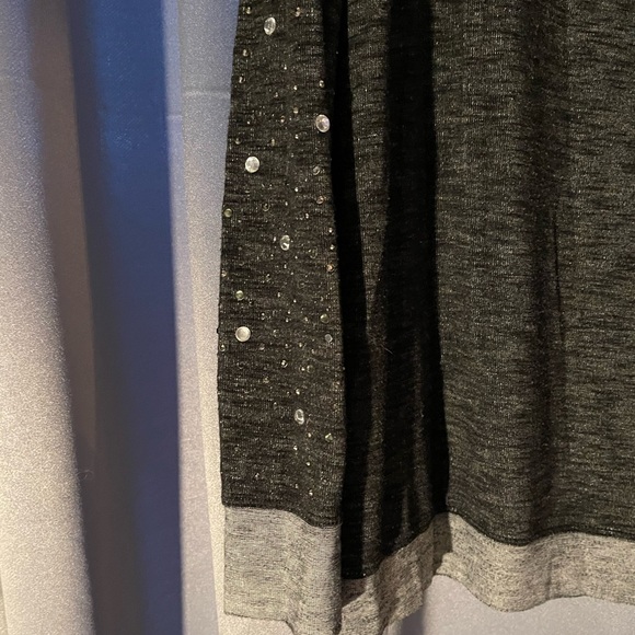 Grey long sleeve with jewels - Picture 2 of 4